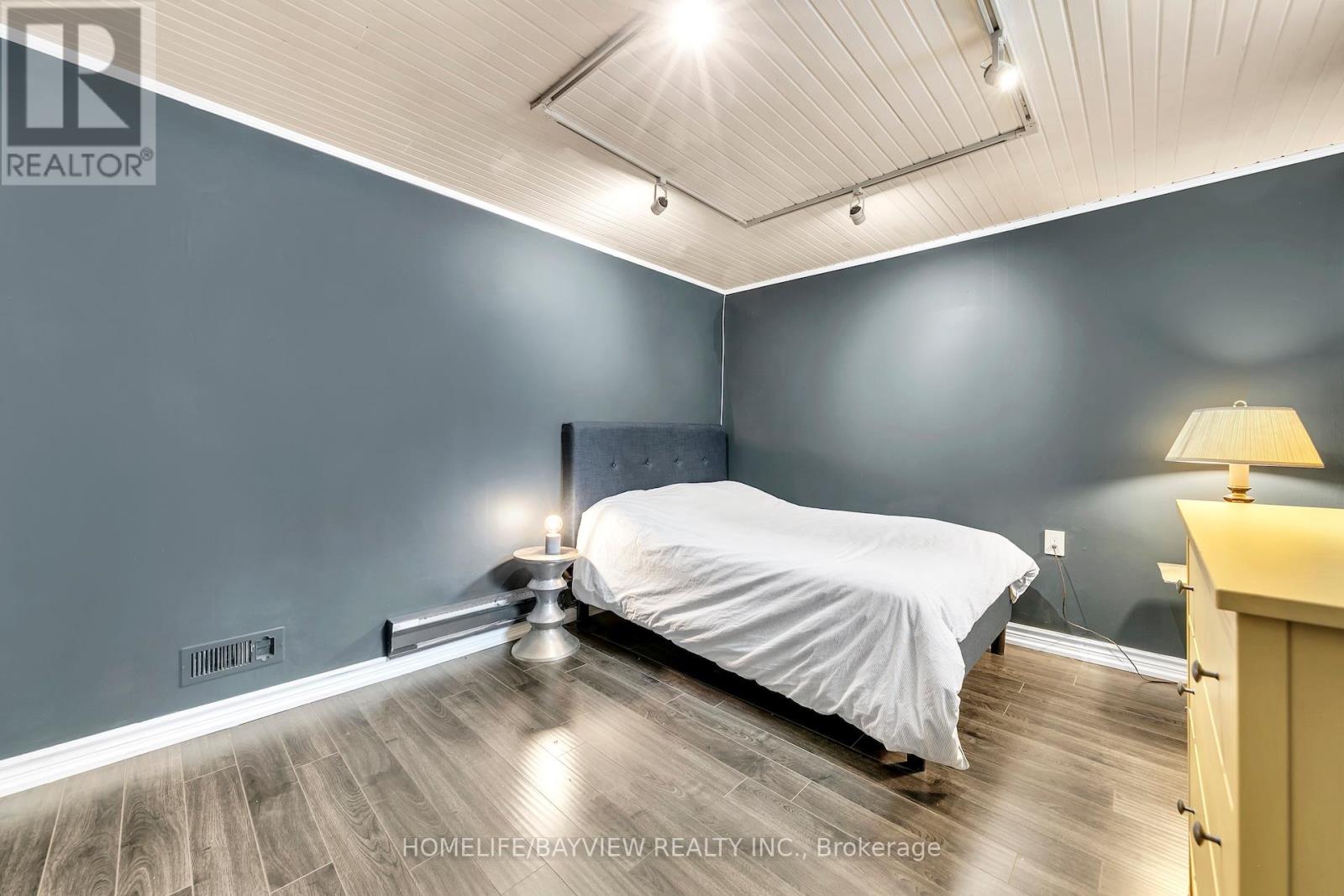 8 SALA DRIVE - 34
