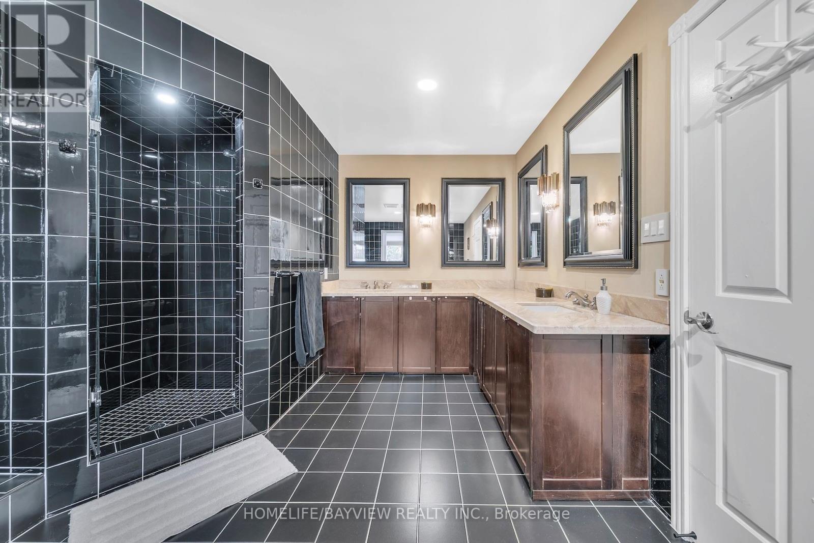 8 SALA DRIVE - 40