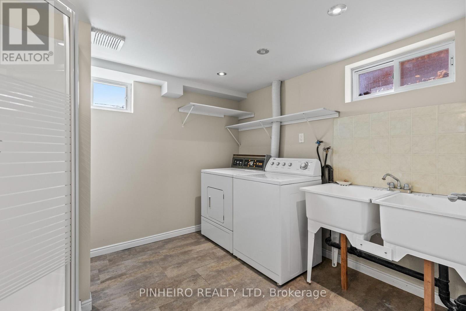 120 SUSAN AVENUE - 25