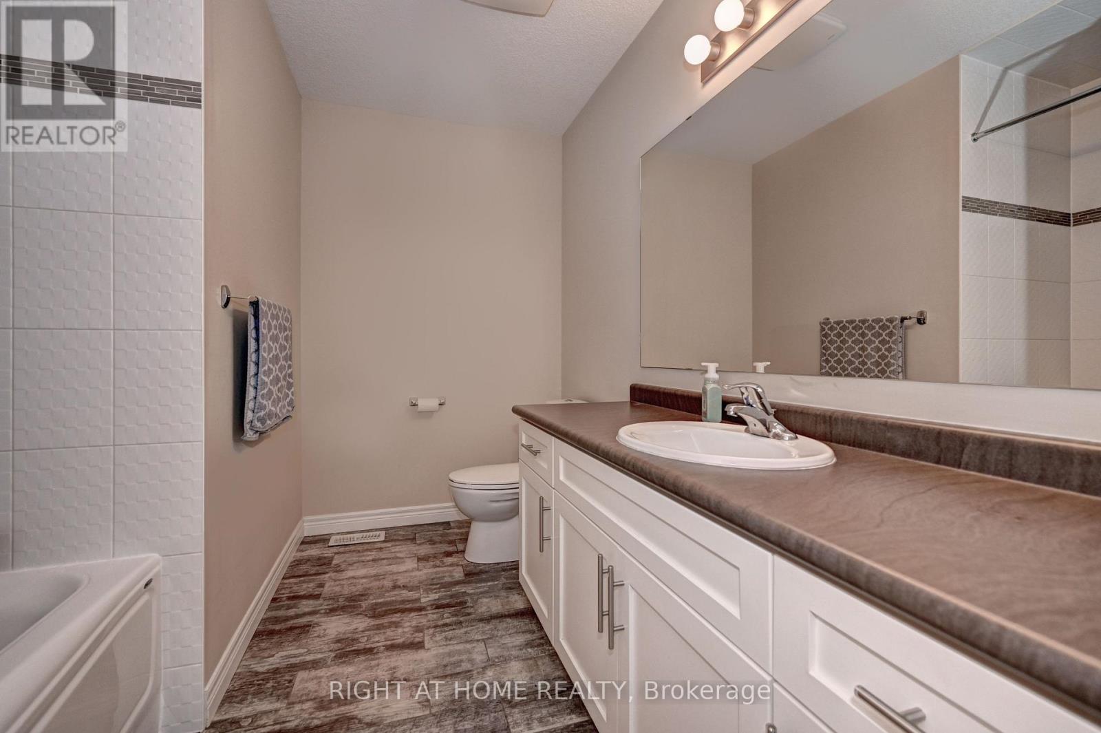 33 MUSSEN STREET - 22