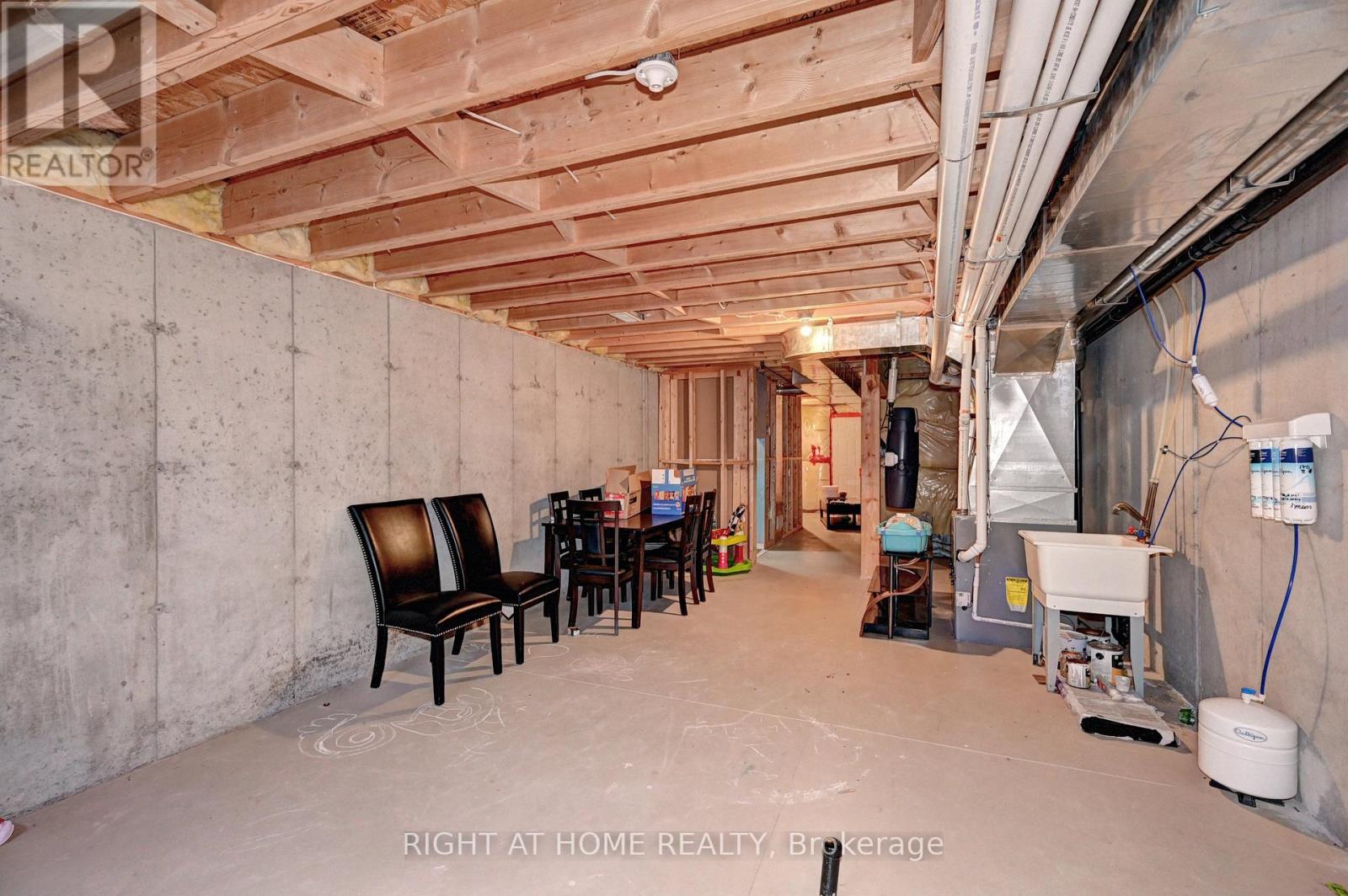 33 MUSSEN STREET - 25