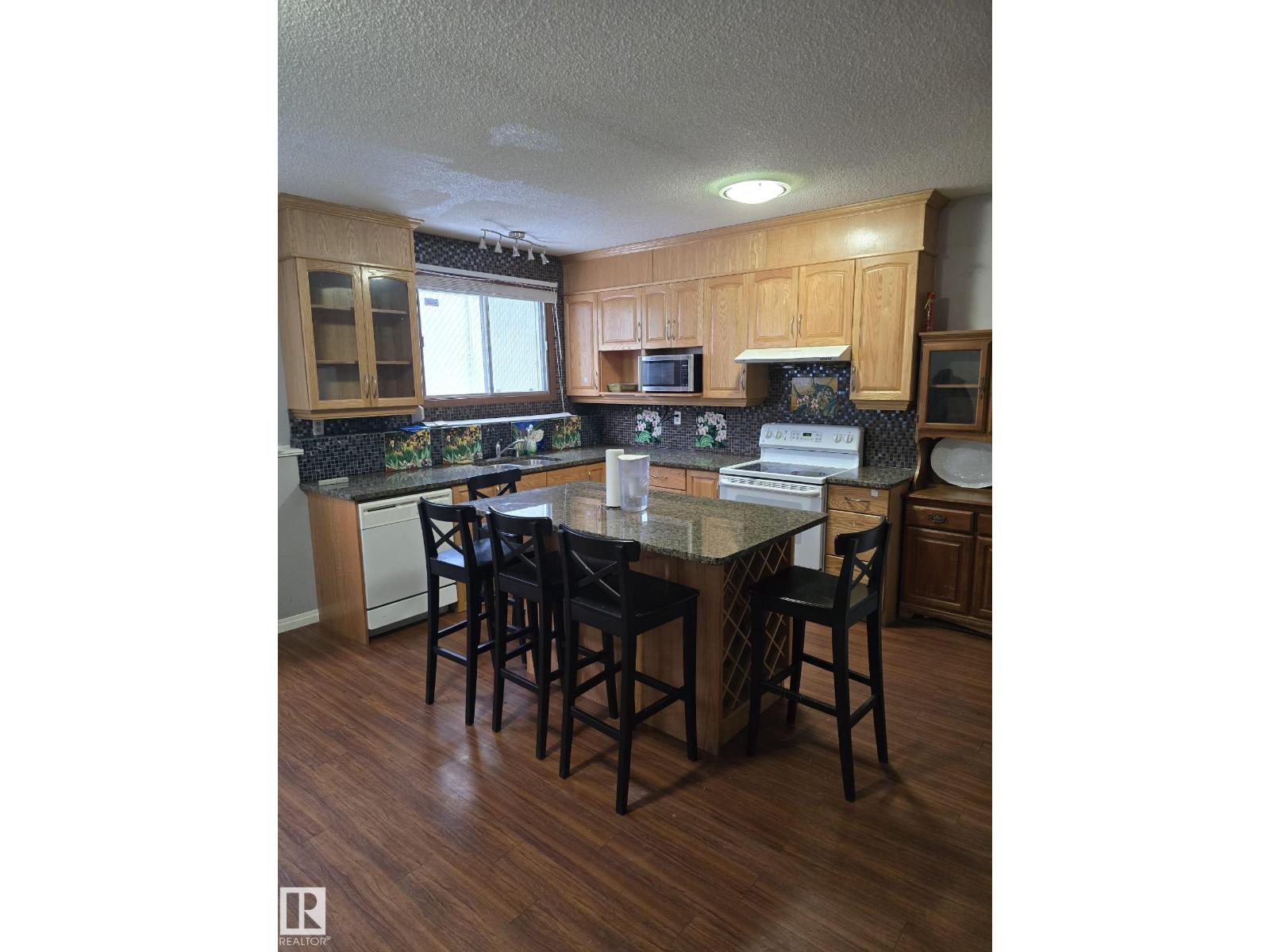 11927 85 ST NW, Edmonton