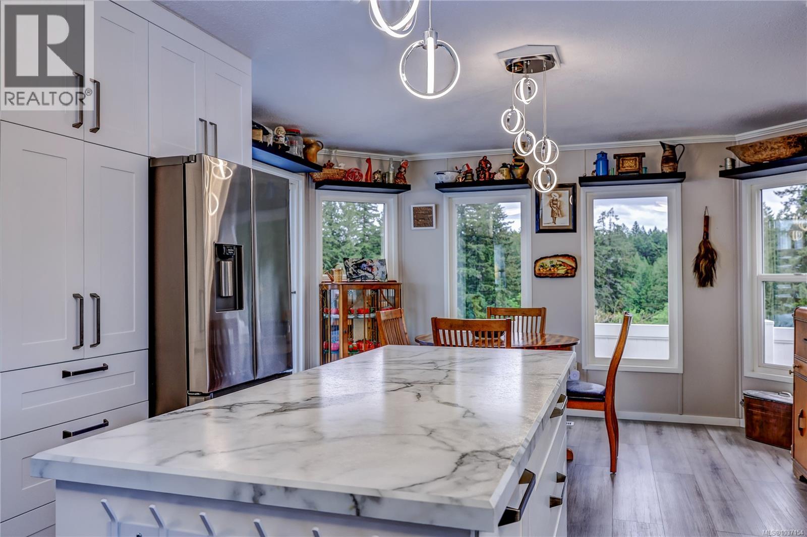 1026 Collier Cres - 11