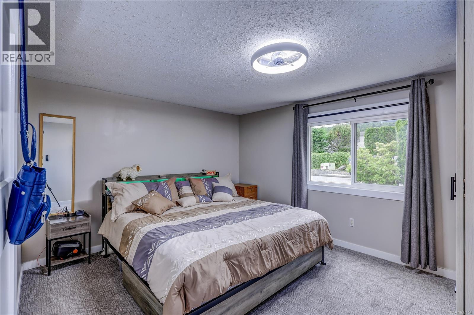 1026 Collier Cres - 17