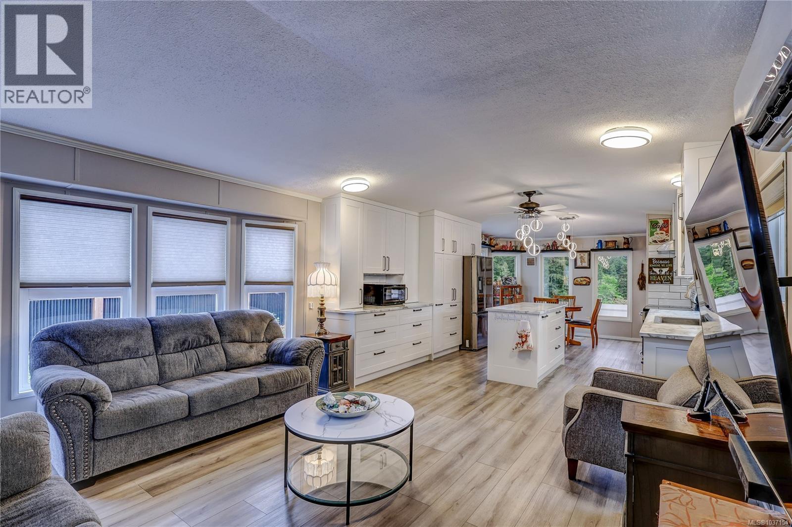 1026 Collier Cres - Image 3
