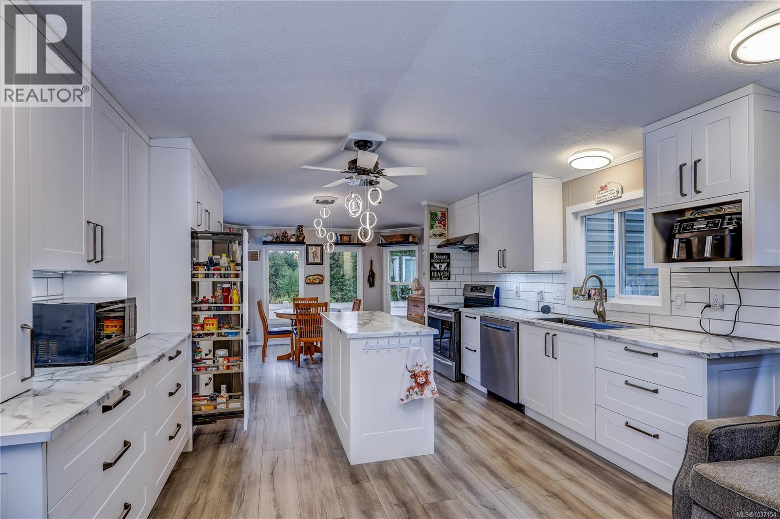 1026 Collier Cres - 5