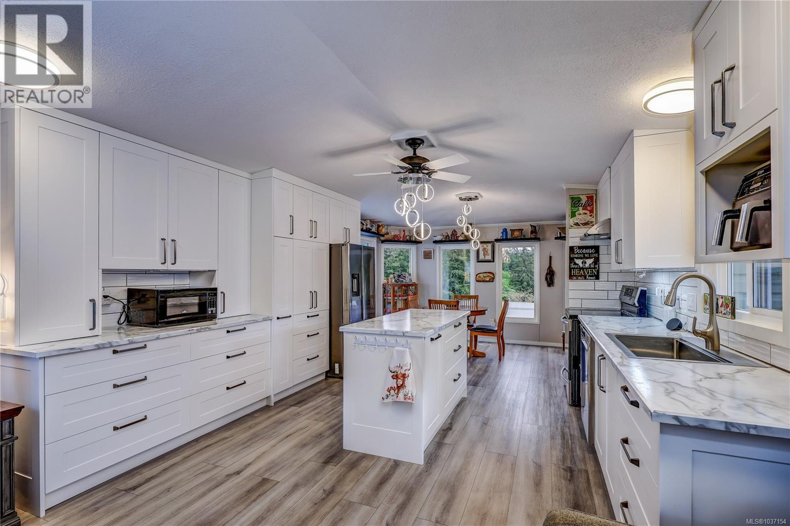 1026 Collier Cres - 6