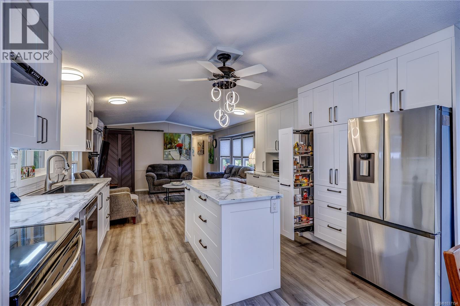 1026 Collier Cres - 8