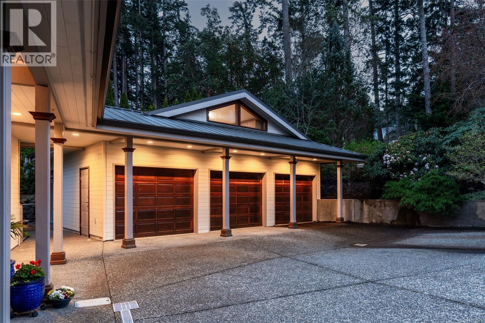 5289 William Head Rd - 46
