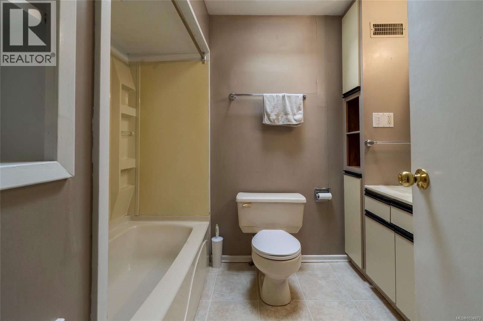 5924 Old West Saanich Rd - 23