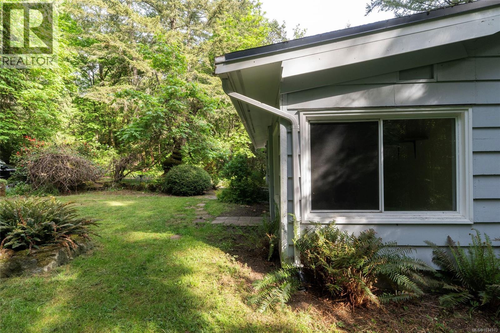 5924 Old West Saanich Rd - 29