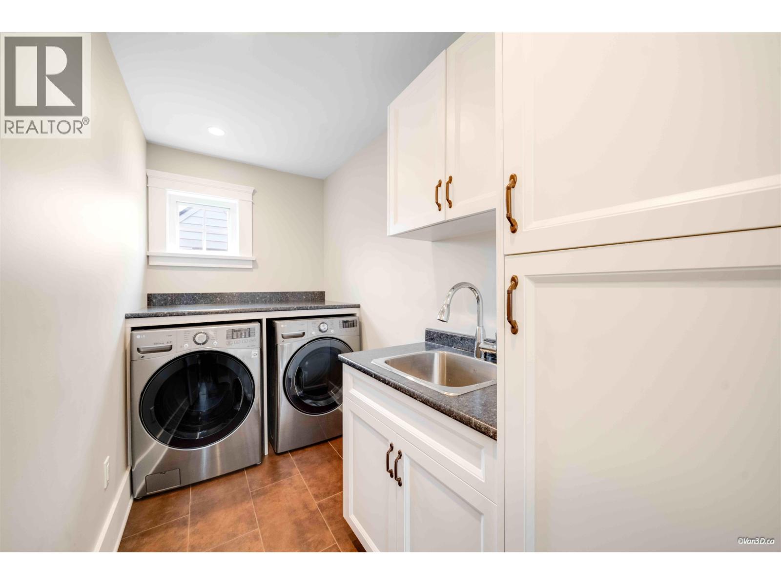 221 NINTH AVENUE, New Westminster