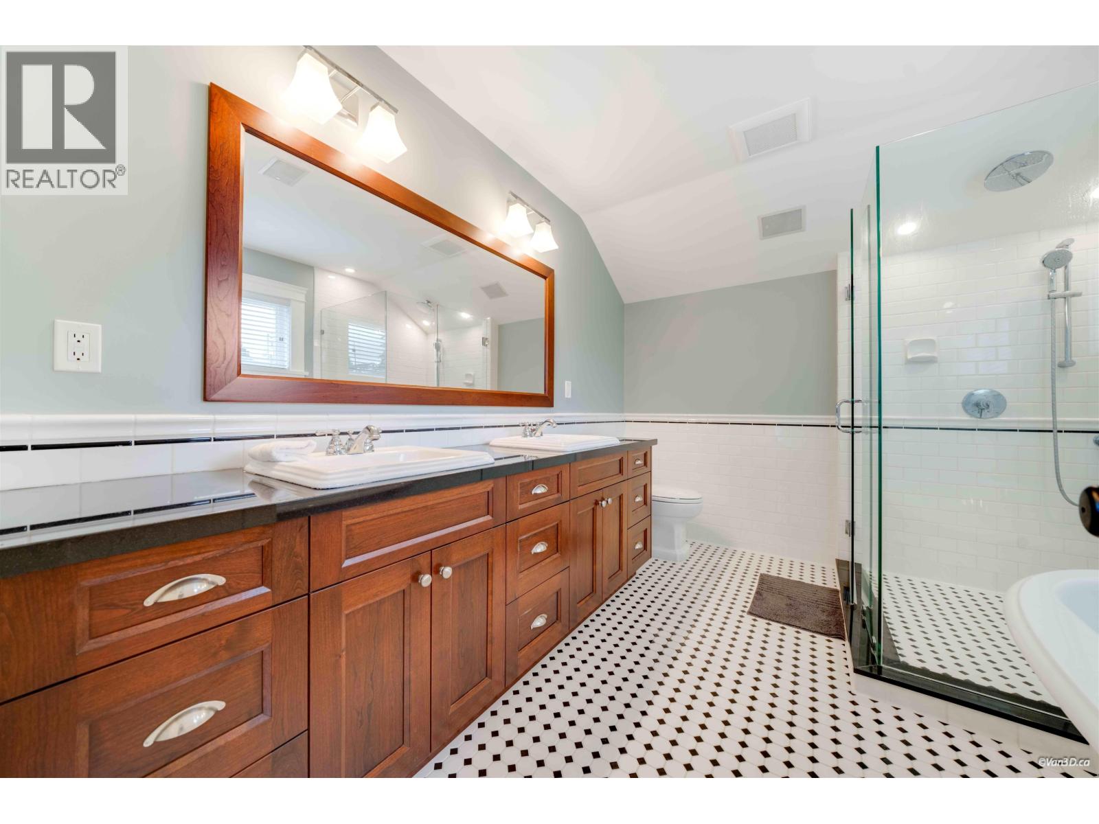 221 NINTH AVENUE, New Westminster