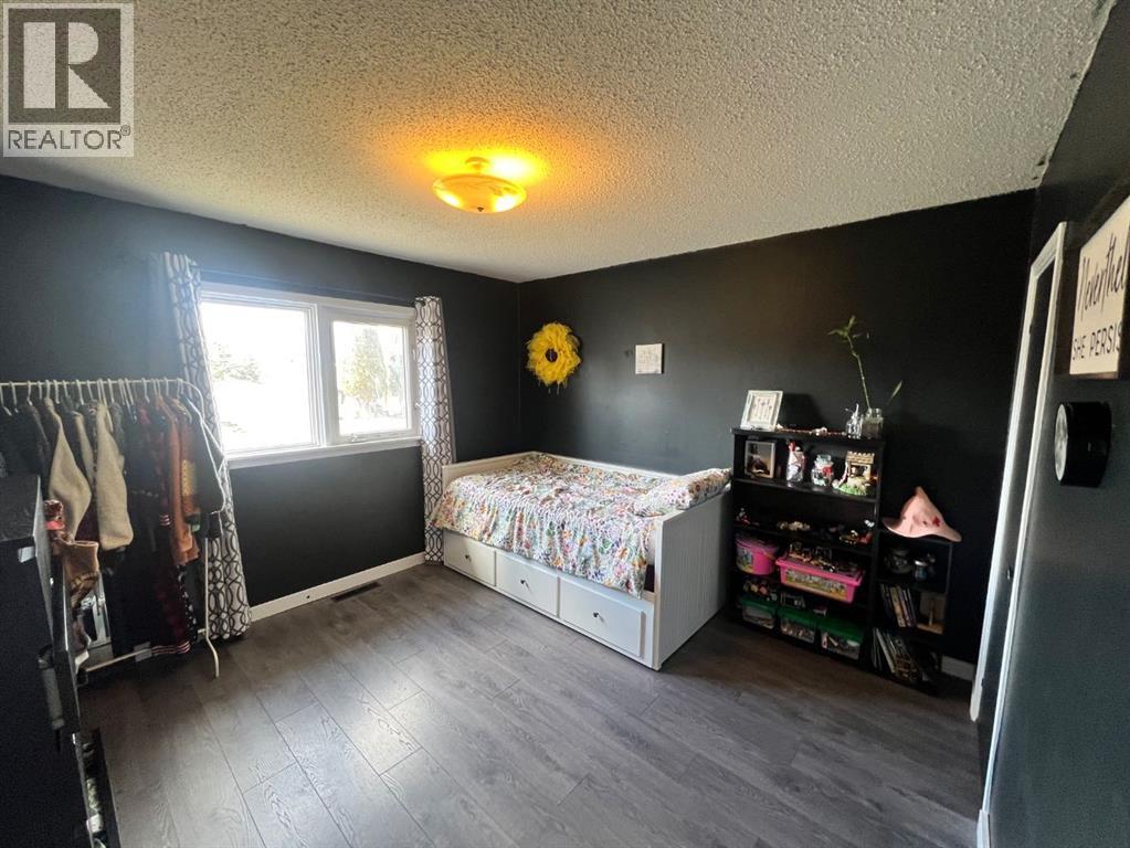 4906 55 Street — photo 10