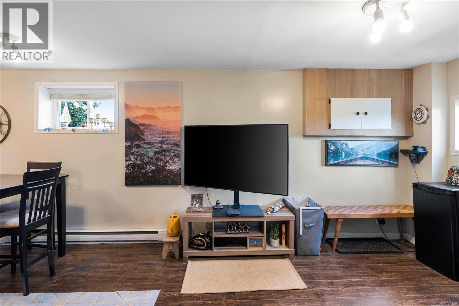 565 Baker St - 22
