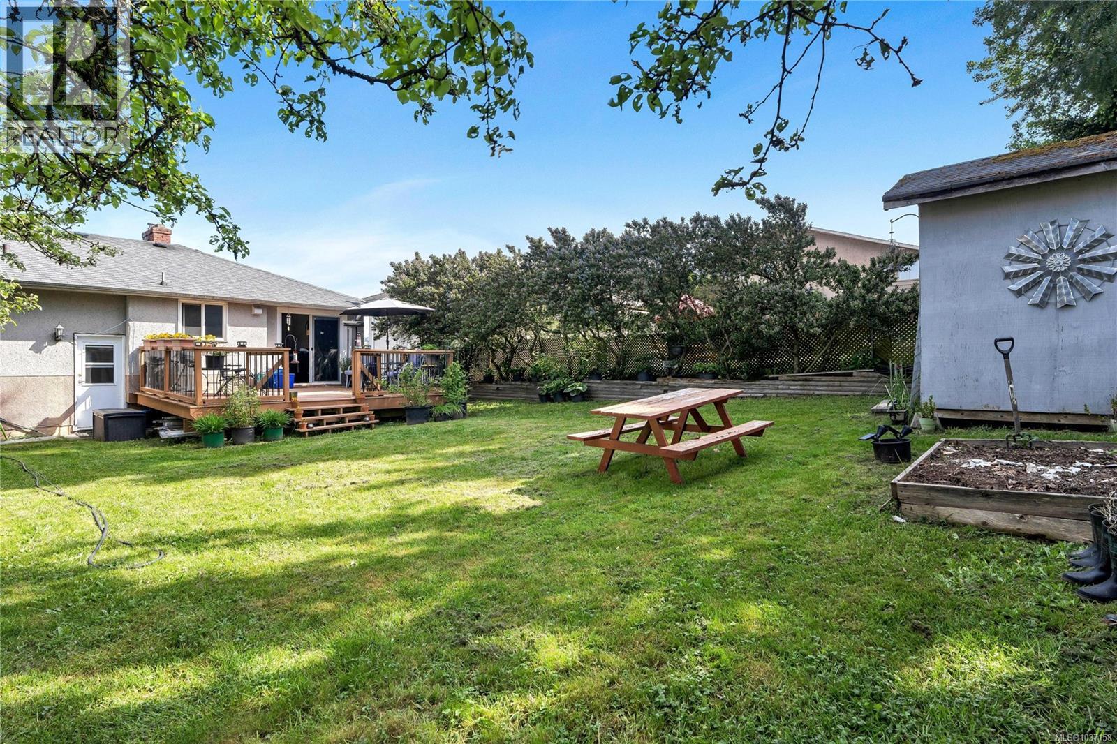 565 Baker St - 39