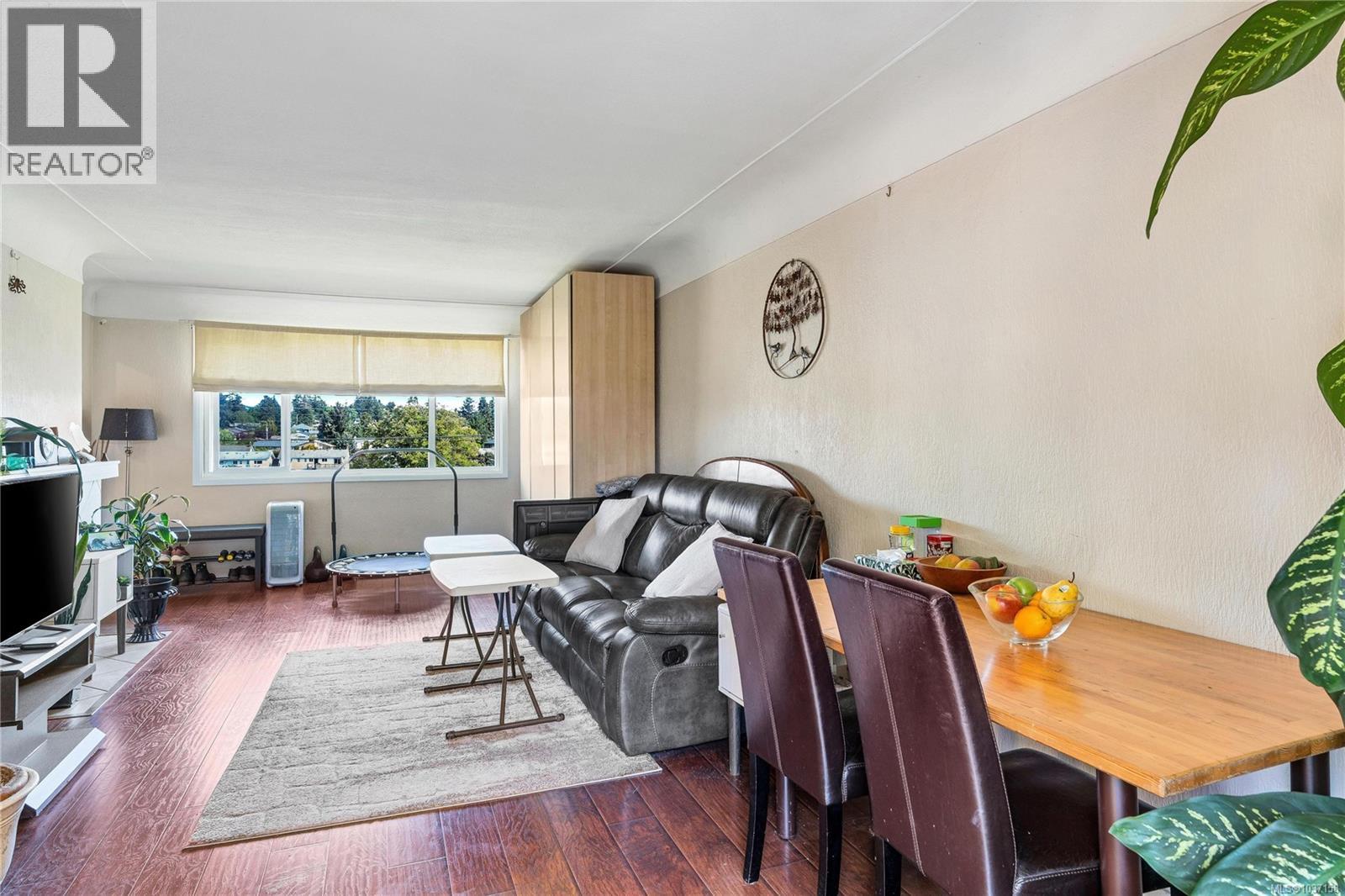 565 Baker St - 9