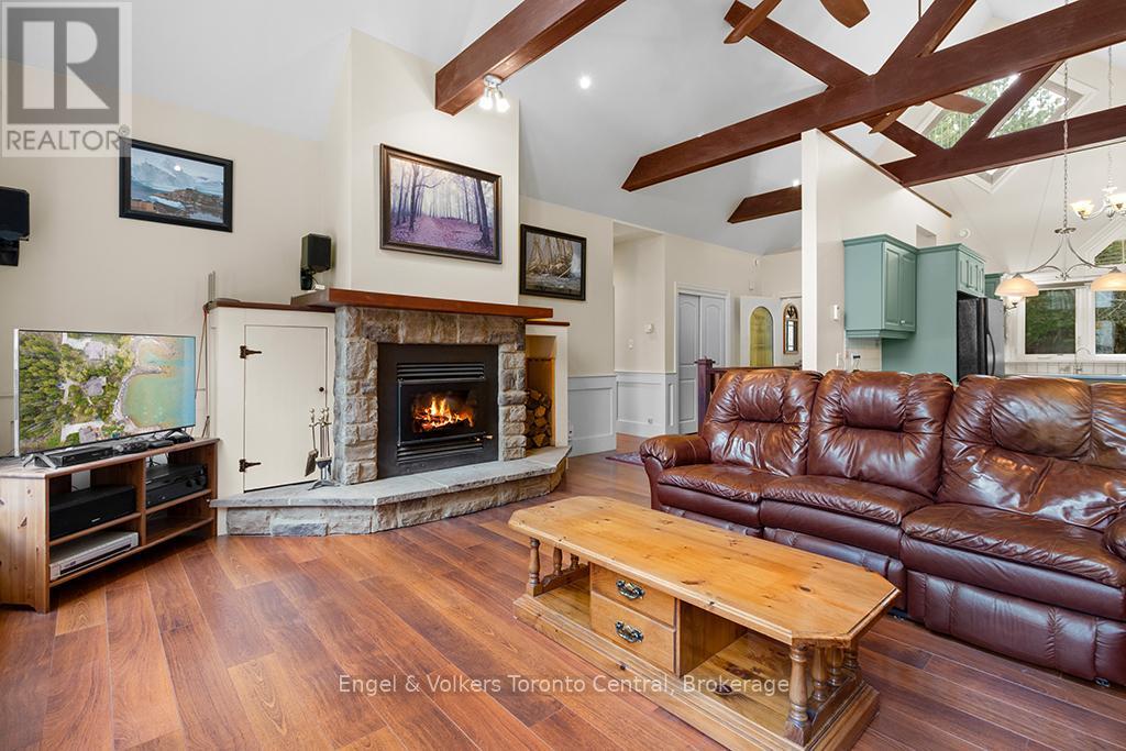 128 BUCKINGHAM LANE - 11