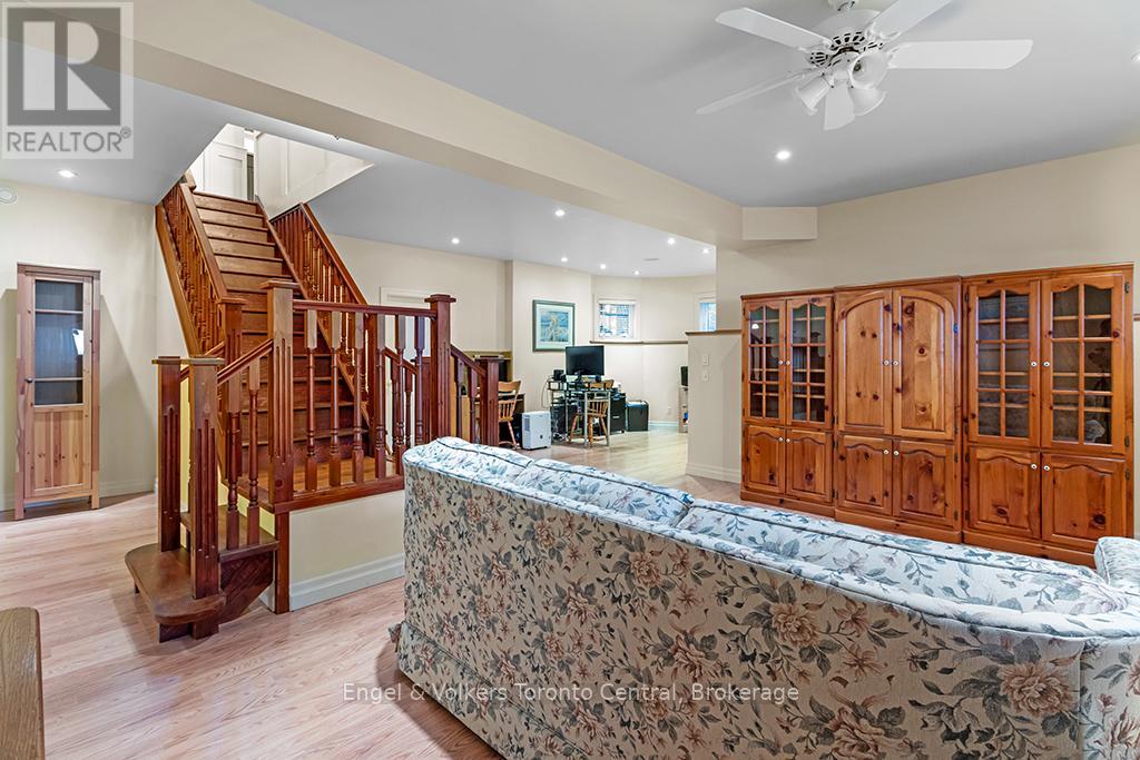 128 BUCKINGHAM LANE - 21