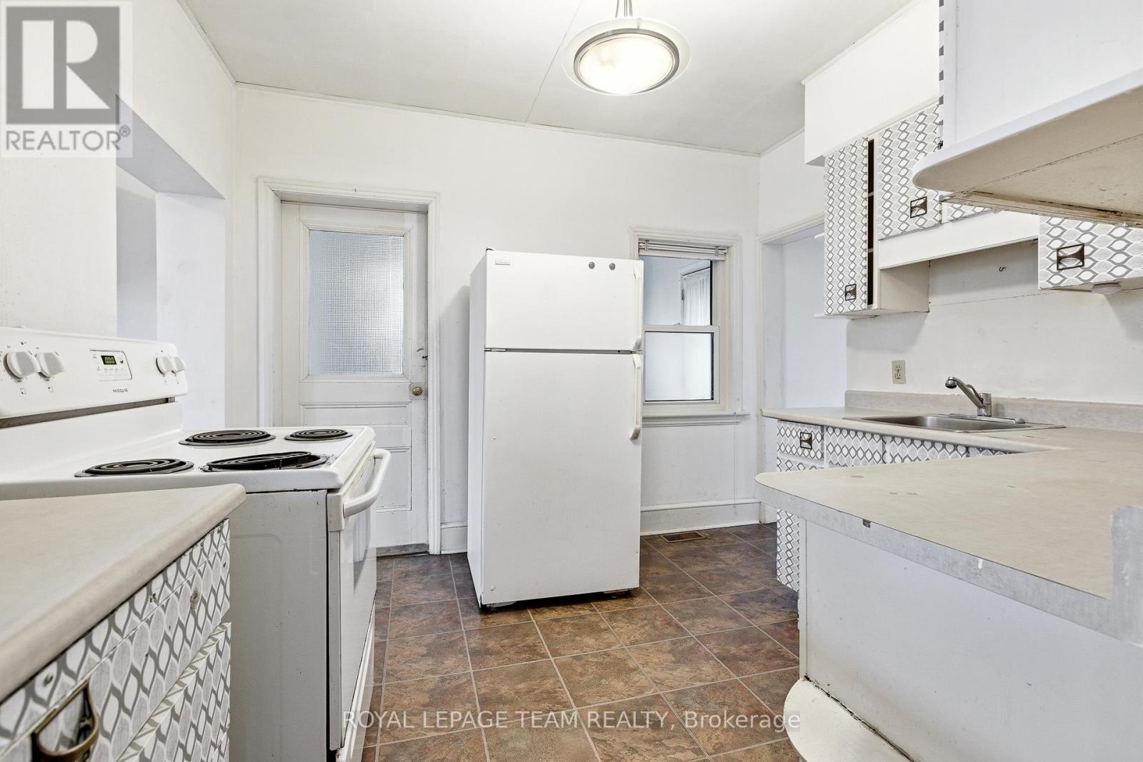 910 PINECREST ROAD - 11