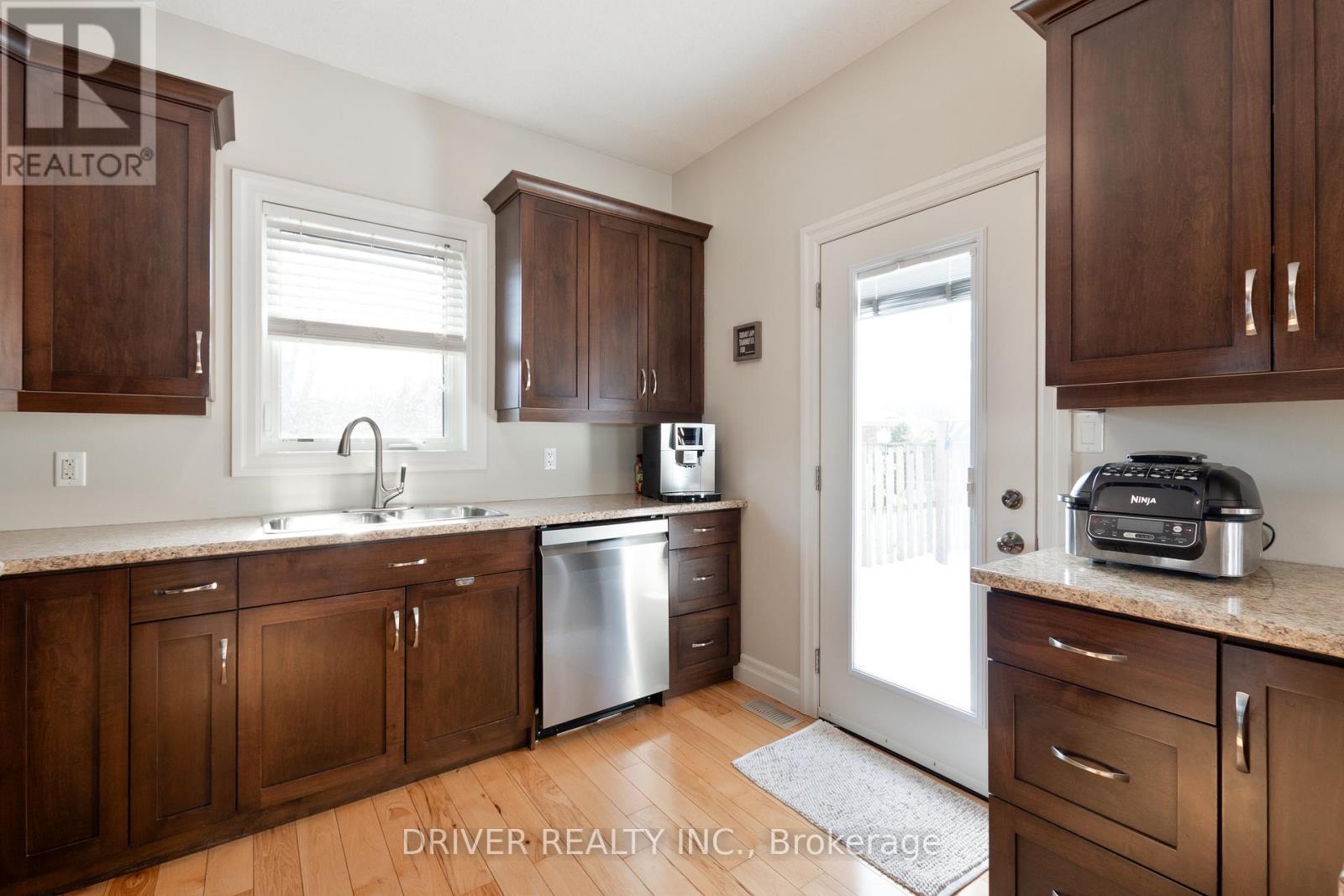 36 SPRUCE STREET W - 7