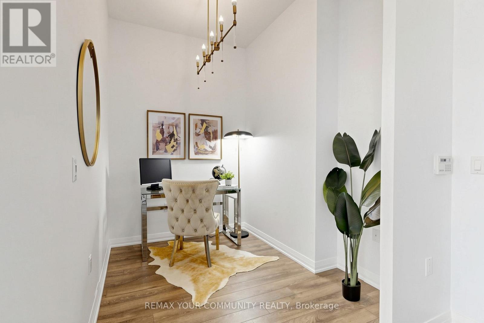 #PH10 99 EAGLE ROCK WAY - 16
