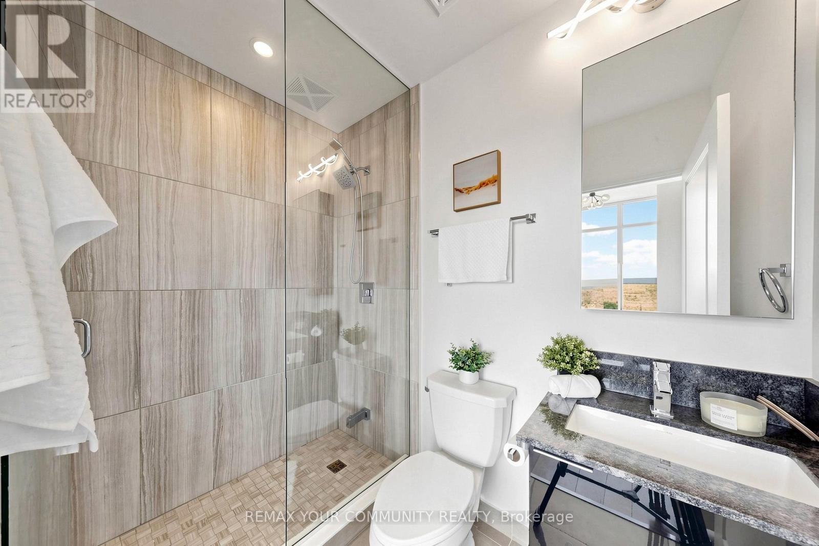#PH10 99 EAGLE ROCK WAY - 25