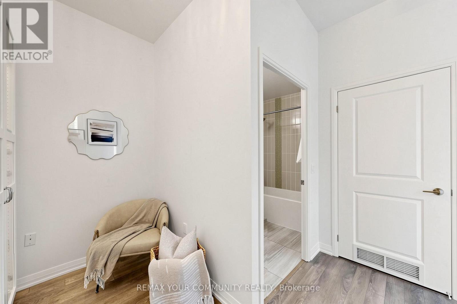 #PH10 99 EAGLE ROCK WAY - 27