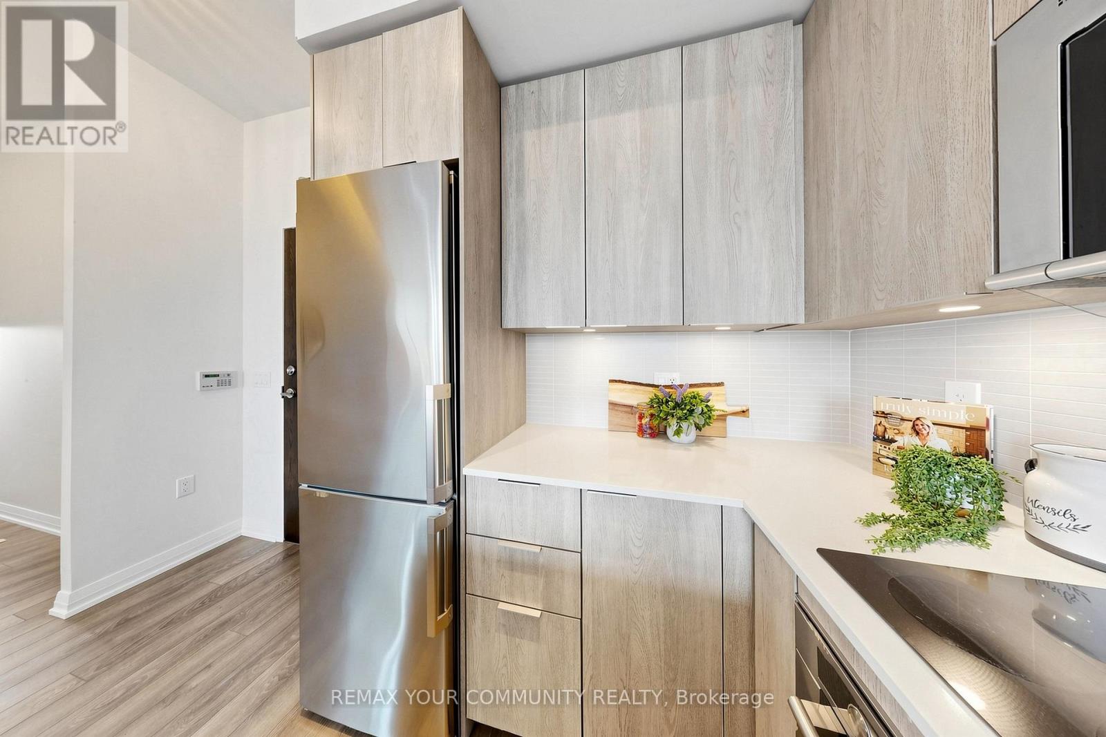#PH10 99 EAGLE ROCK WAY - 7