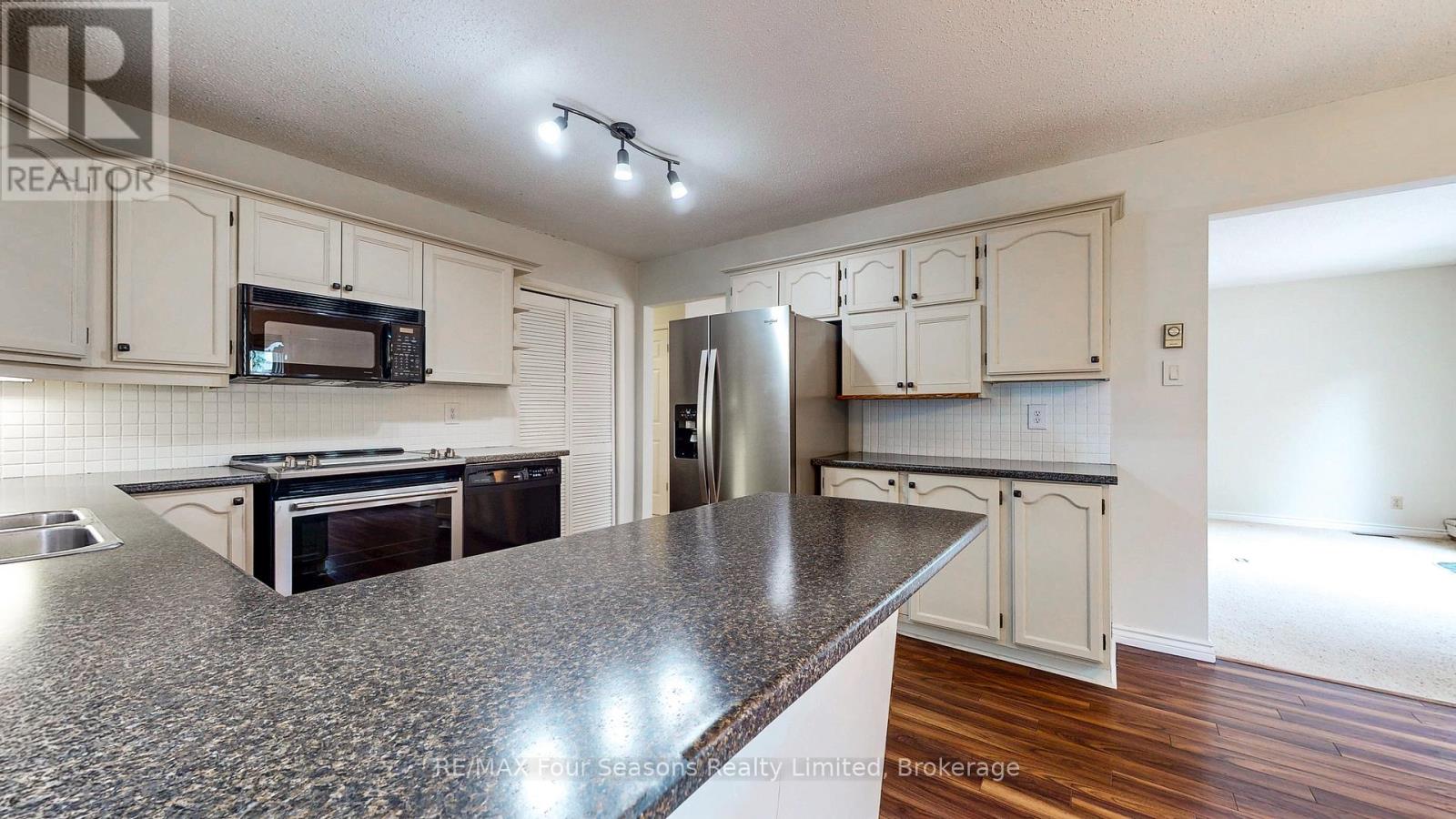 323 HICKORY STREET - 9