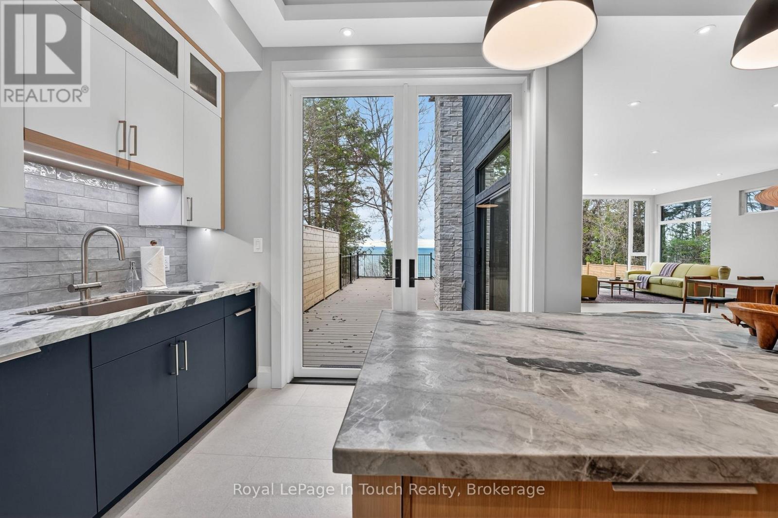 160 TINY BEACHES ROAD N - 11