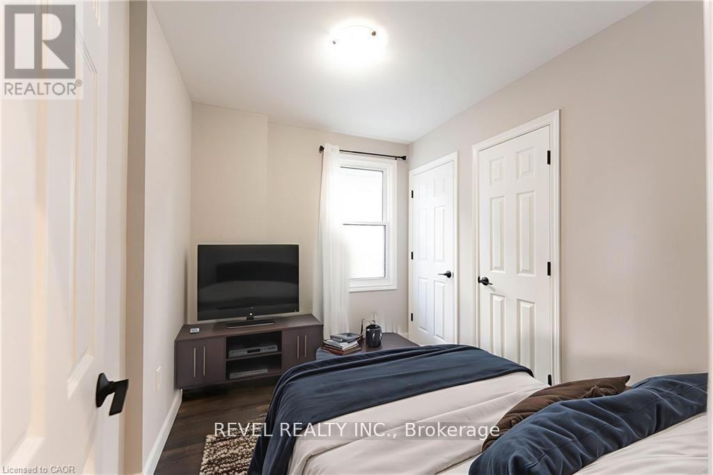 222 KENSINGTON AVENUE N - 23