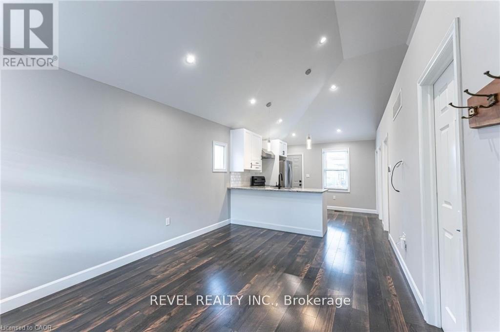 222 KENSINGTON AVENUE N - 30