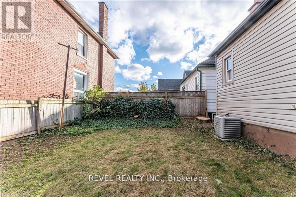 222 KENSINGTON AVENUE N - 33