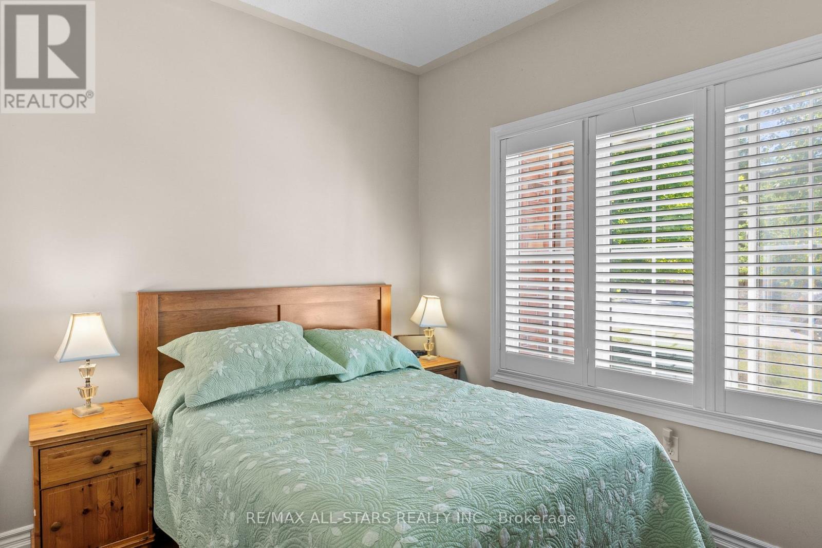 #11 111 COLBORNE STREET - 12