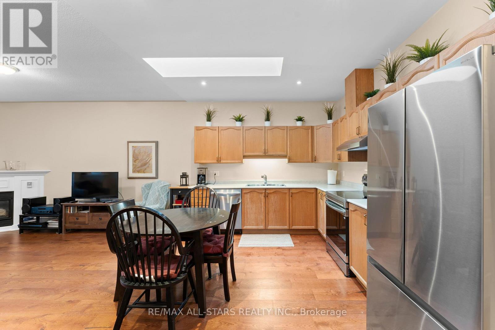 #11 111 COLBORNE STREET - 7