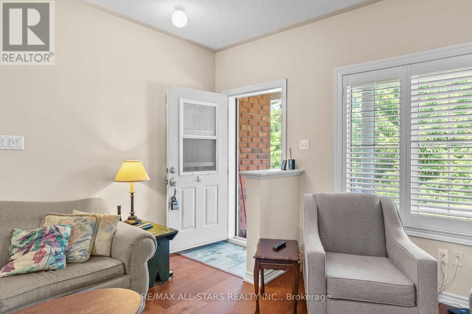 #11 111 COLBORNE STREET - 10