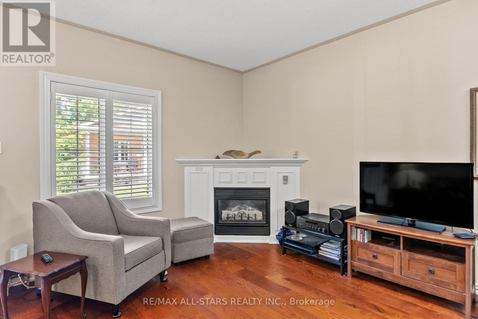 #11 111 COLBORNE STREET - 8