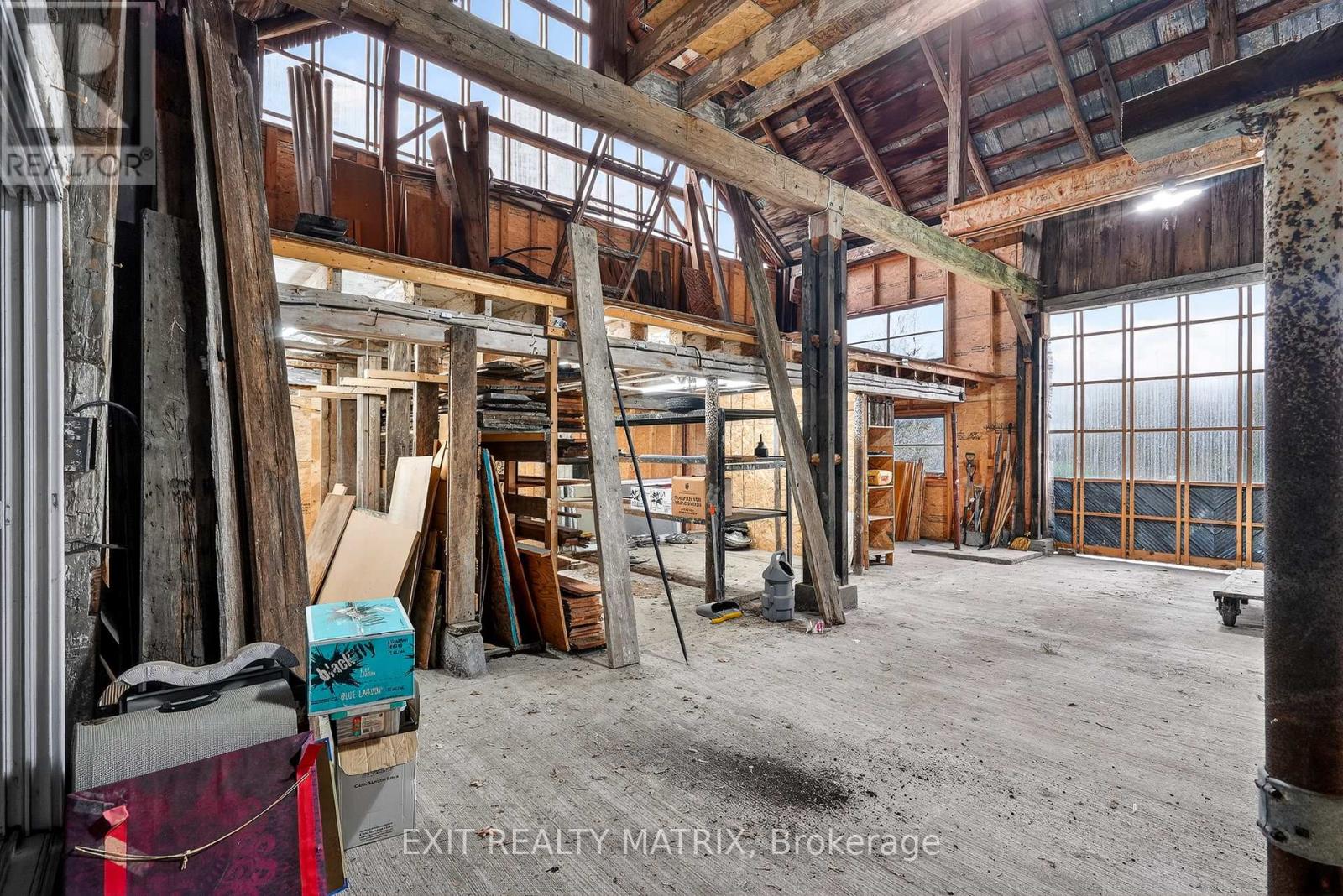 7499 BANK STREET - 36