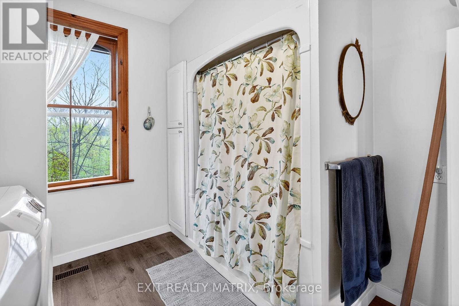 7499 BANK STREET - 9