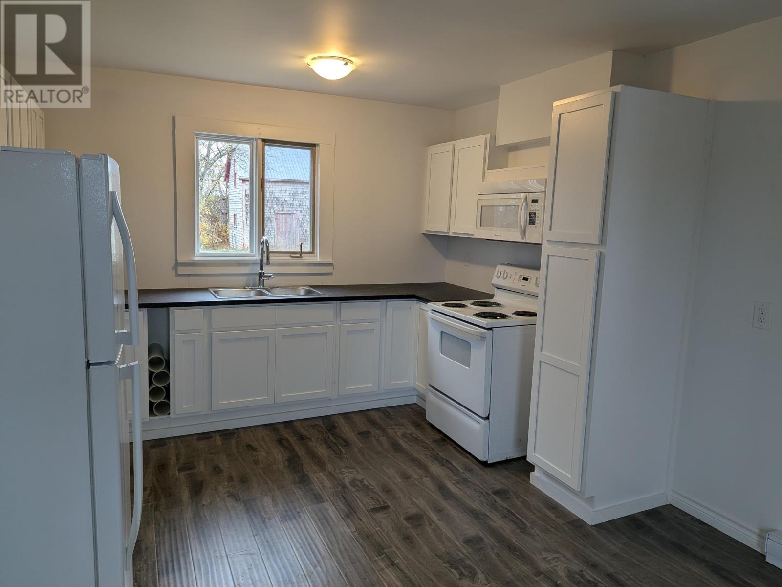 842 Strathcona Road - 11