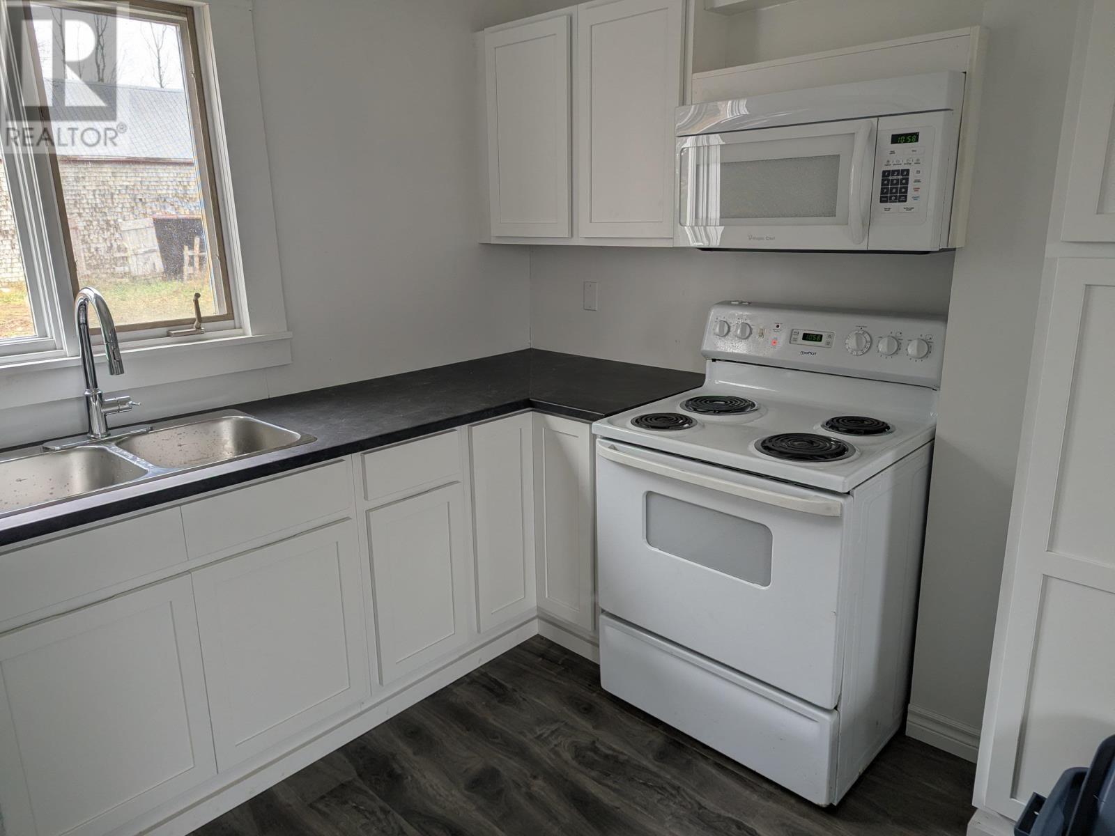 842 Strathcona Road - 12