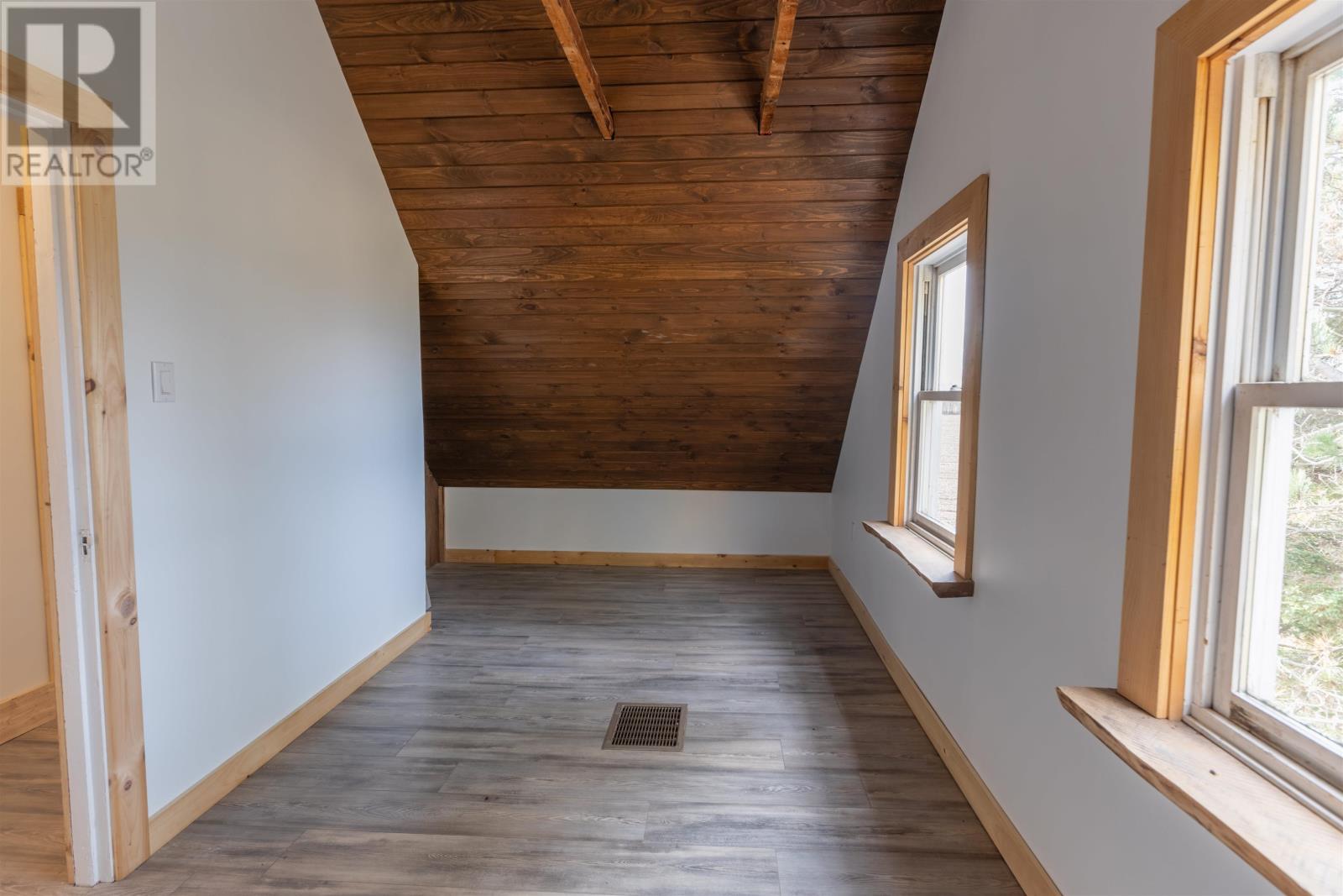842 Strathcona Road - 23