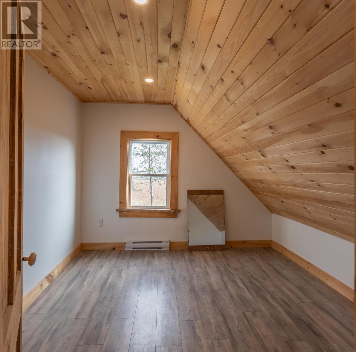 842 Strathcona Road - 25