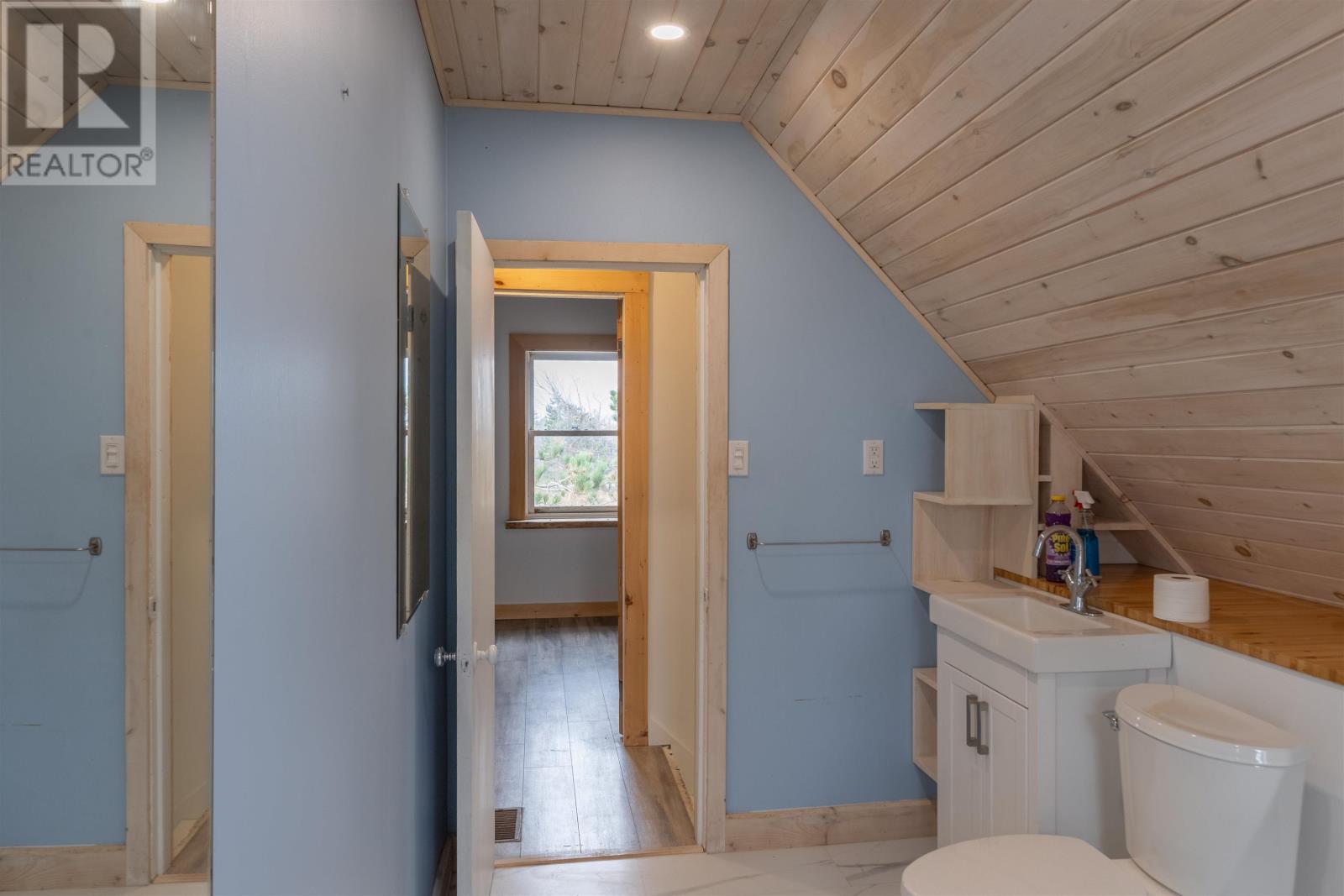 842 Strathcona Road - 27