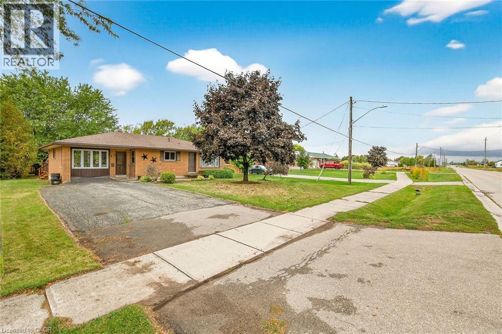 49 ERIE Avenue N - 42