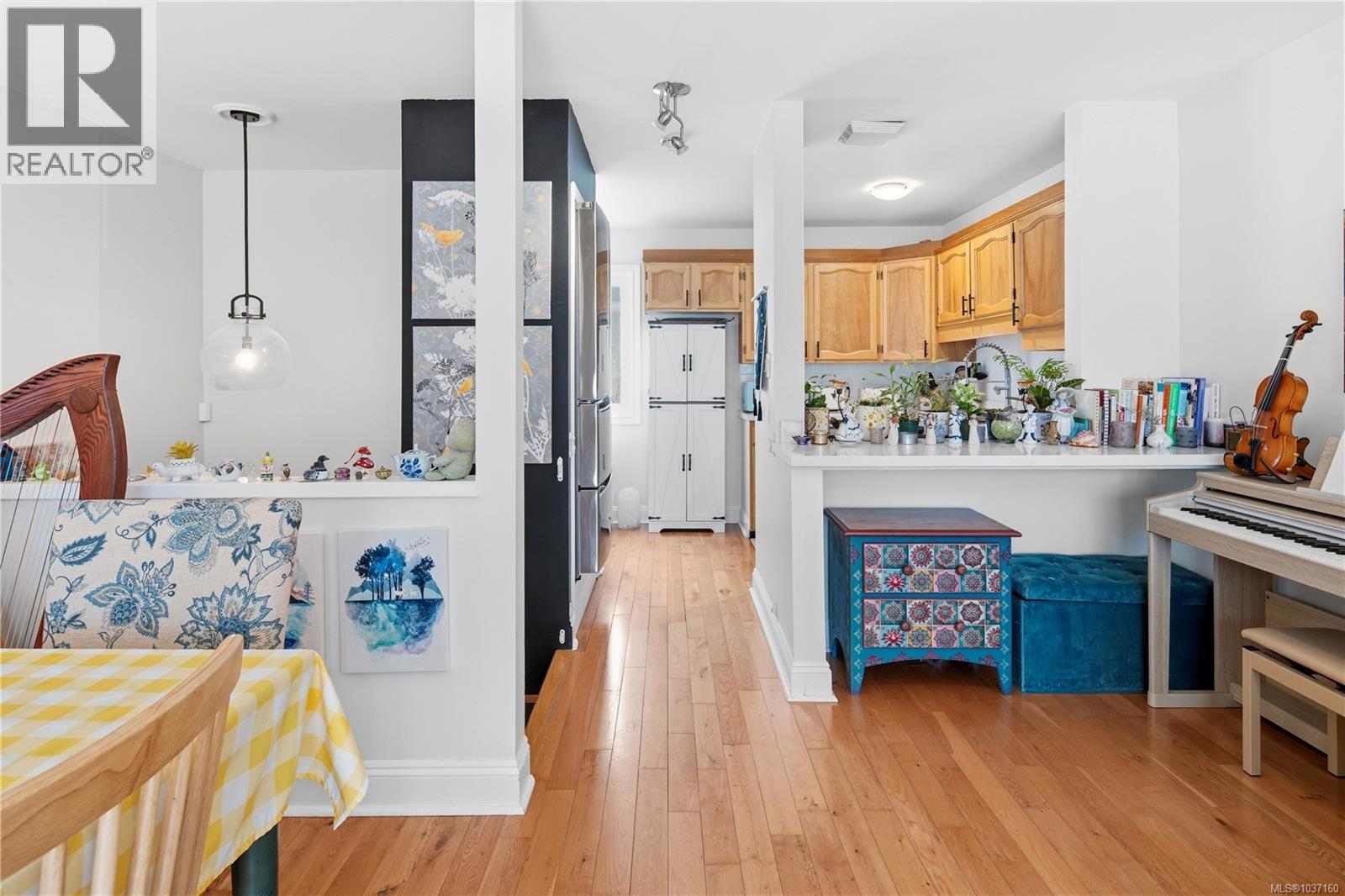 #4 210 Douglas St - 11