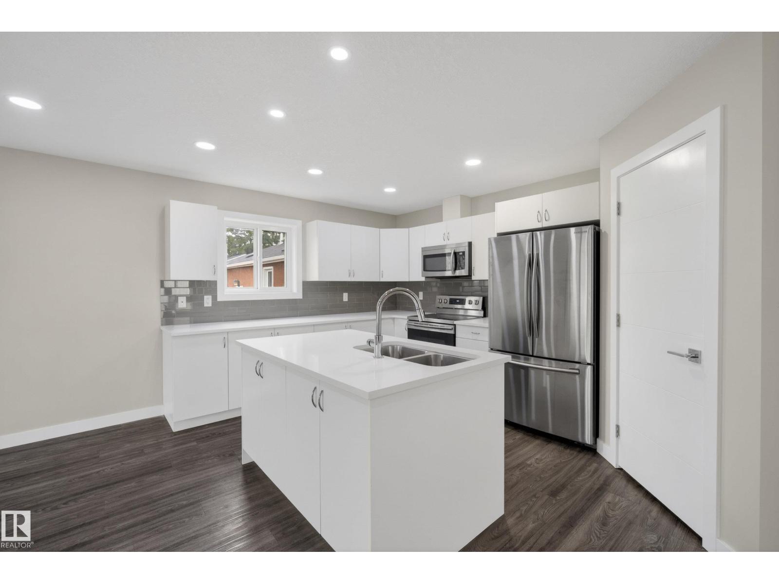 14921 90 AV NW - 15