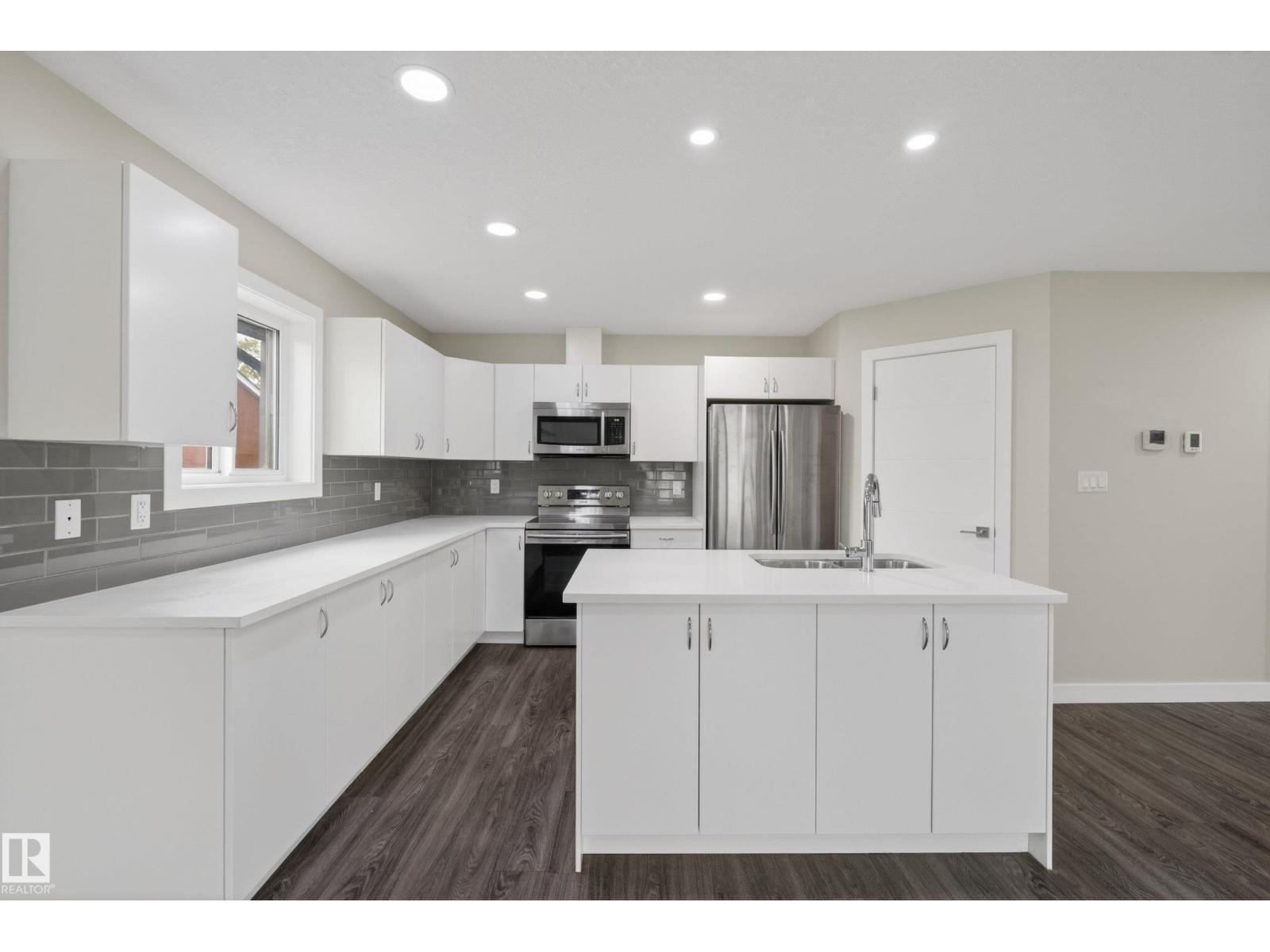 14921 90 AV NW - 16