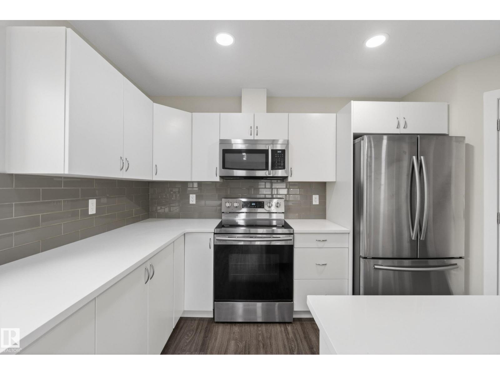 14921 90 AV NW - 18